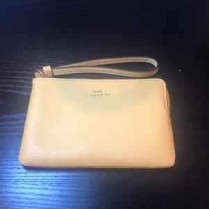 Women's Corner Zip Wristlet In Gold/retro Yellow